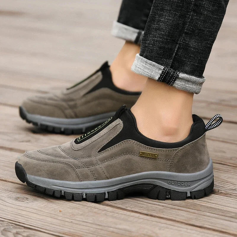 Scarpe ortopediche da outdoor che migliorano l’equilibrio e offrono supporto alla salute della colonna vertebrale e delle articolazioni degli anziani, adatte a donne e uomini.